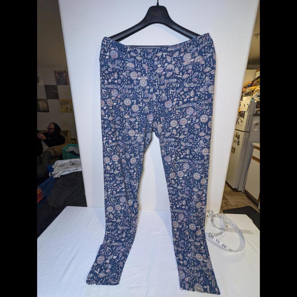 LuLaRoe Tall & Curvy Floral Leggings - Navy Print